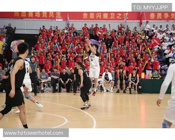 CBA青岛主场迎战深圳队全力争胜展现球队实力与斗志