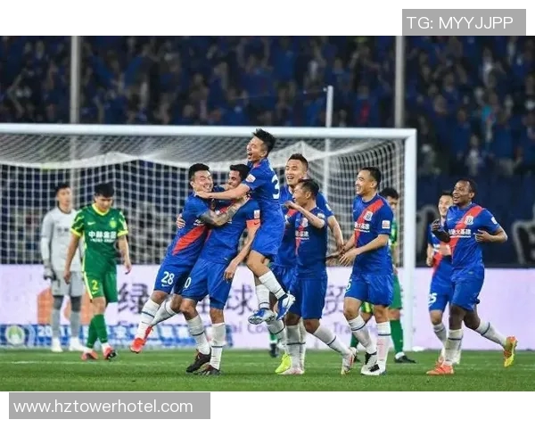 恒大与绿地申花激战正酣比分悬念不断引发球迷热议